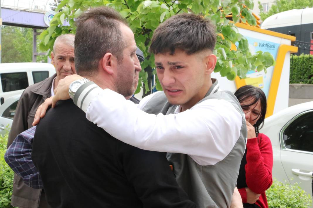 Eşini ve çocuğunu bıçaklayan Afgan’ı yaralayan 2 genç hapse girdi. Adalet ölürse devlet ölür demişler - Resim: 12